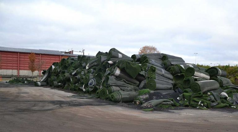 Utslitet konstgräs ska lagras på Båramo