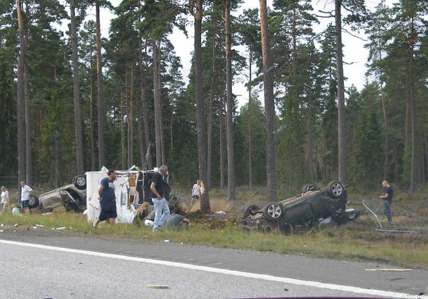 Trafikolycka på E 4:an – fem till sjukhus