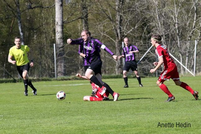 Två lokala lag i fotbollsfemmorna