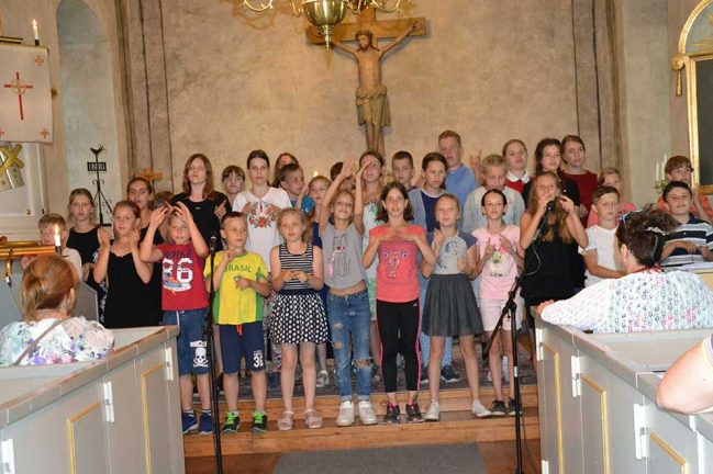 Tjernobylbarnen besökte Hagshult kyrka