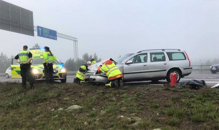 TV: Två skadade efter trafikolycka