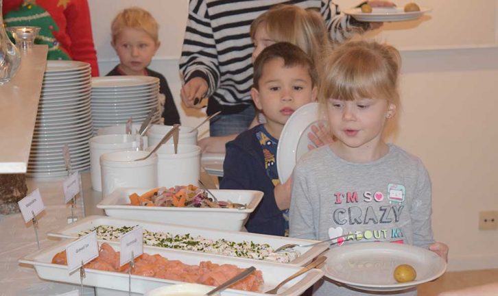100 barn åt goda julmaten på Tallnäs