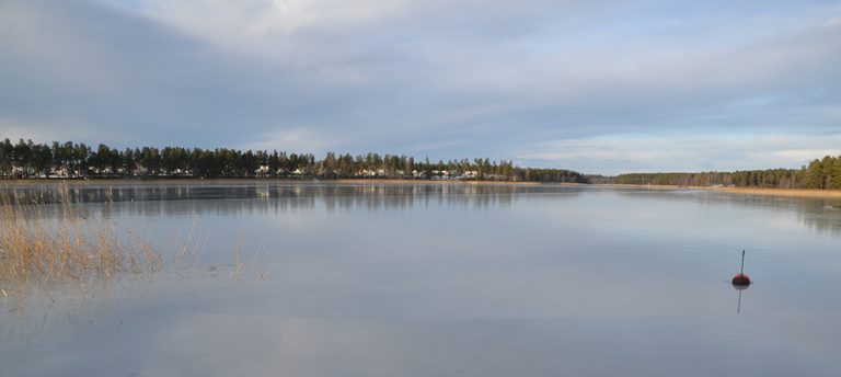 Spegelblank is på Hjortsjön