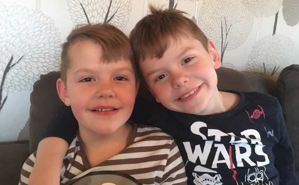 Isak och Melvin 7 år