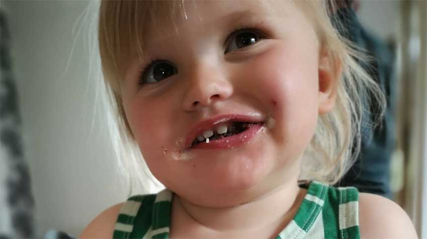 Alicia Pettersson 2 år