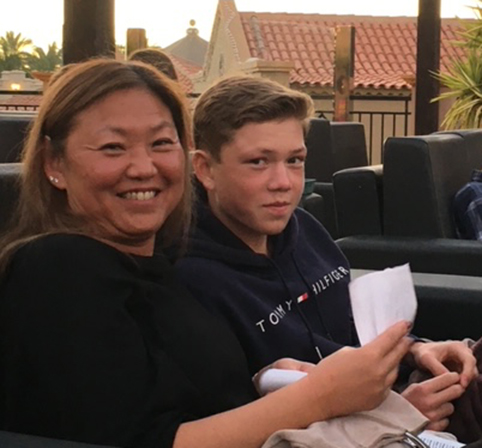 Sussie Stein 50 år och Emil Johansson 19 år