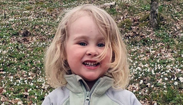 Esther Hellström, 4 år