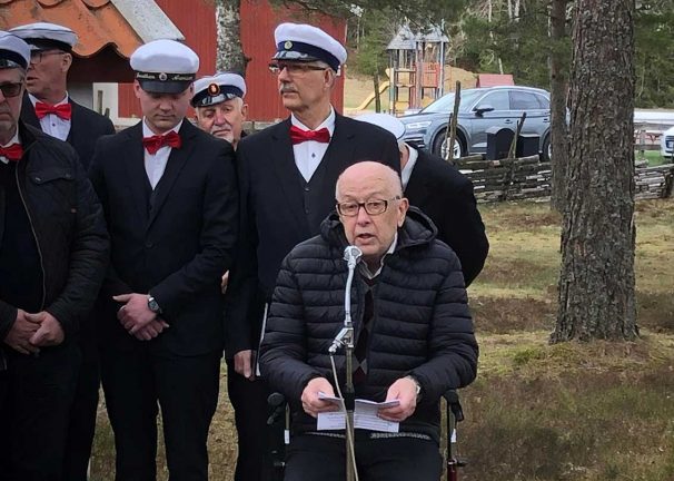 Bildextra: Valborg med nationalsång i Åker