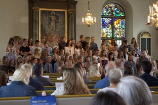 Bildextra: Skolavslutning i Tofteryds kyrka