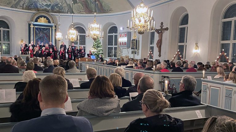 Bildspel: Julsånger i Åkers kyrka
