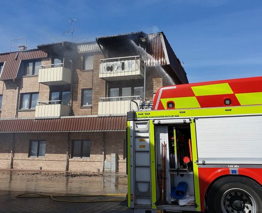 Fullt utvecklad lägenhetsbrand på Östergatan – misstanke om allmänfarlig vårdslöshet