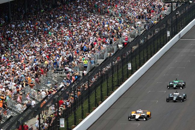 Felix bryter Indy 500 efter ledning i 33 varv