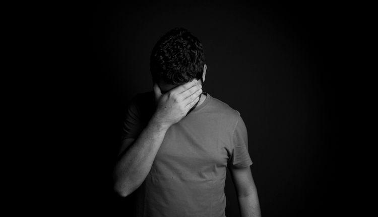 Tufft ekonomiskt – då ökar risken för självmord bland män