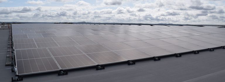 Positiva till solceller på Movallas tak – men utredning måste göras först