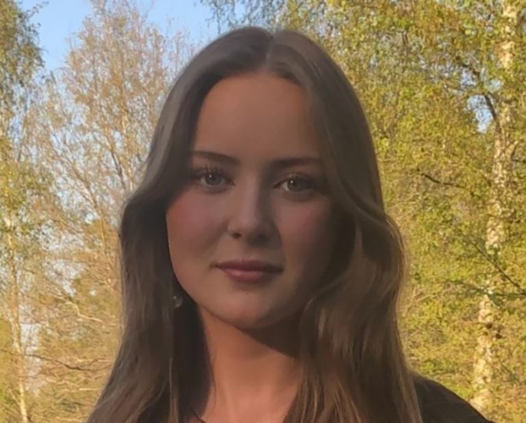 Cayla Mir 19 år