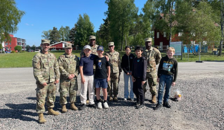 Bildextra: Skolbarnen träffade amerikanska soldater