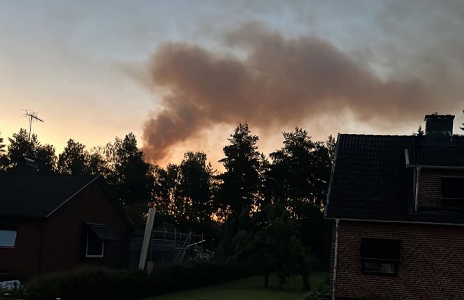 Brand vid avfallsanläggning i Vaggeryd – kraftig rökutveckling