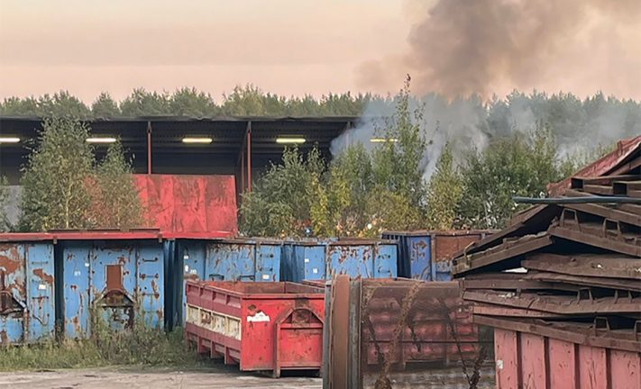 Brand i container på avfallsanläggning