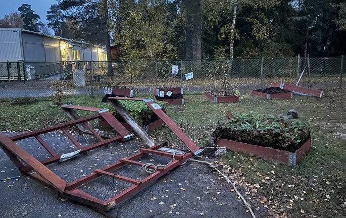 15-åringar slog sönder förskolegård