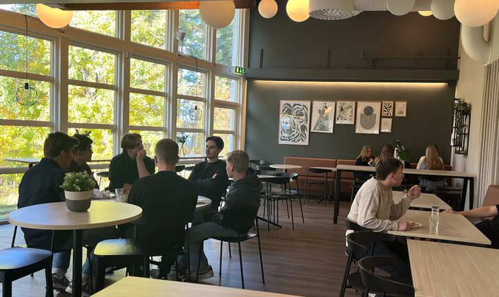 Välkommen in till Fenix Bistro – en inbjudande måltidsmiljö