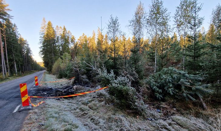 Bil voltade – började brinna: ”Helt övertänd”