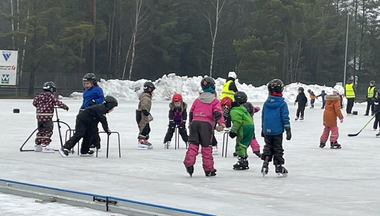 Skridskoåkning på schemat