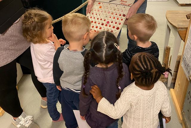 Förskolebarn väckte liv i systrarna Tolfs historia