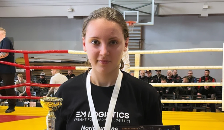 Julia boxade hem segern i Litauen