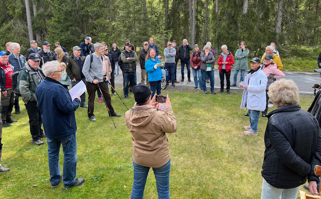 70 kom till byavandring