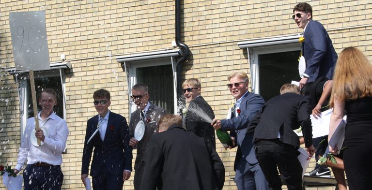 Jubel och bubbel på niornas utspring från Hjortsjöskolan