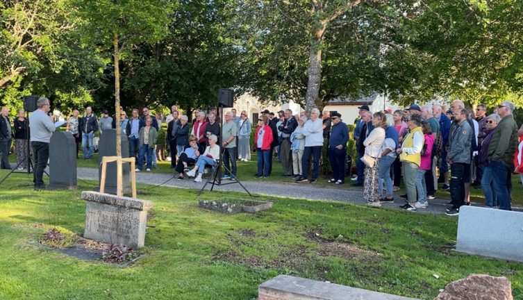 Välbesökt kyrkogårdsvandring i Byarum