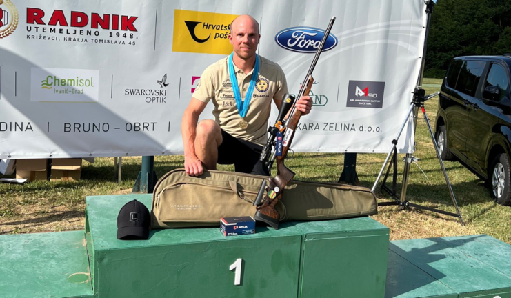 Rikard bärgade guld i Kroatien