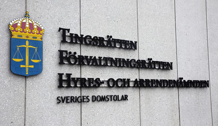 Repade bil med kniv – åtalas