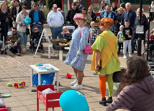 Succé för skoj på torget