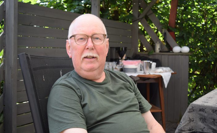 Lars bjöd in till trädgårdsfest