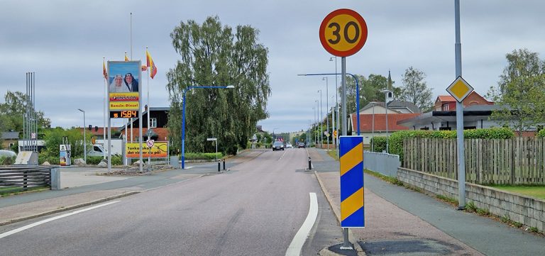 Oklar skyltning: 30 hela dygnet?