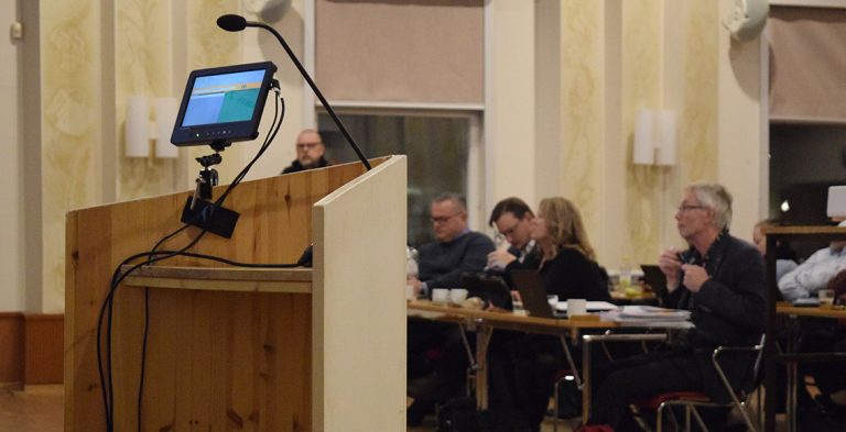 Budget klubbades efter livlig debatt