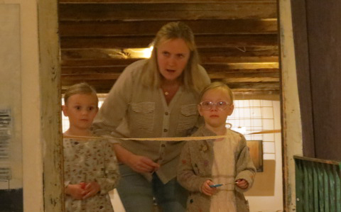 Förskolebarn bakom kameran