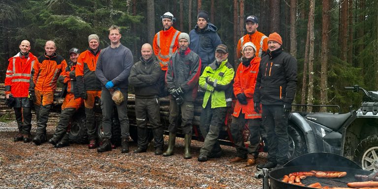 Bygger ny gärdesgård