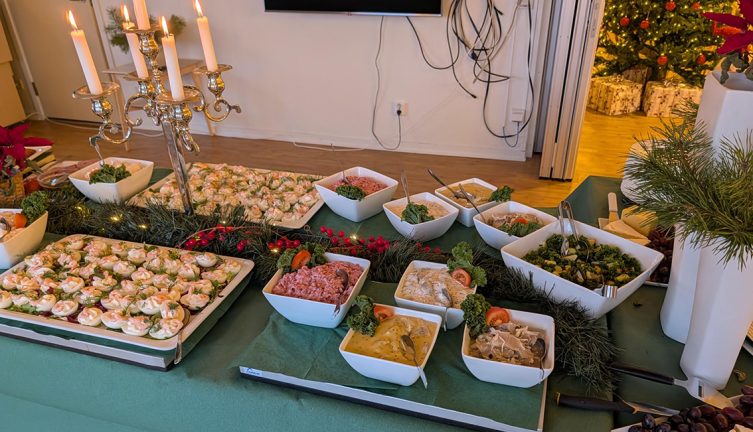 100 bjöds på julbord