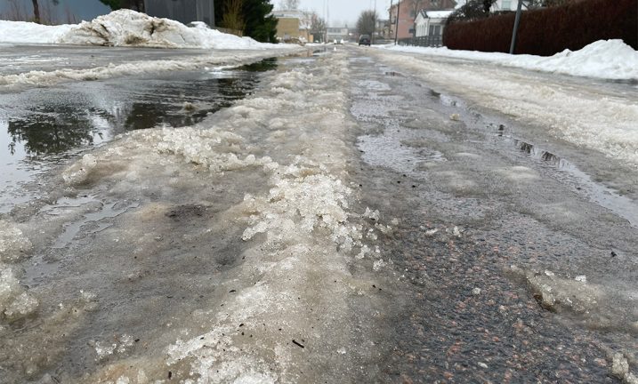 Isgator och snömodd – arbetet fortsätter
