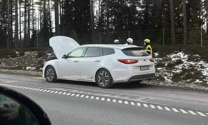 Brand i personbil på E4:an