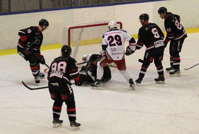 Bildextra: En svår kväll på isen för SIS