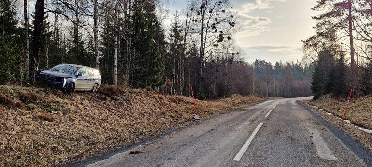 Bil av väg – ej anmält olycka
