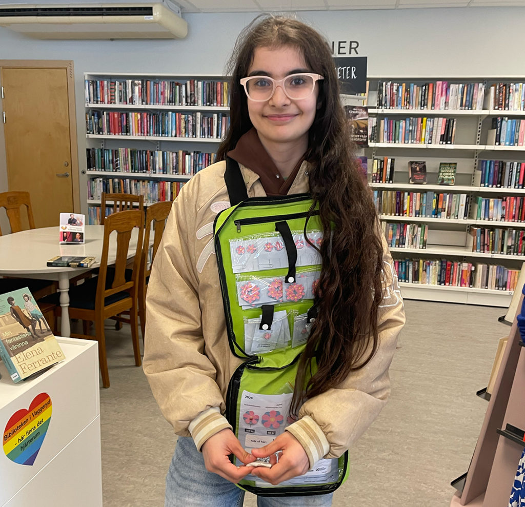 Maria Dandash går i klass 5c på Hjortsjöskolan och har i dag startat försäljningen av årets majblomma