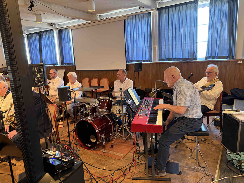 Jazzådom från Jönköping underhåller SPF-medlemmarna.Jazzådom från Jönköping underhåller SPF-medlemmarna.