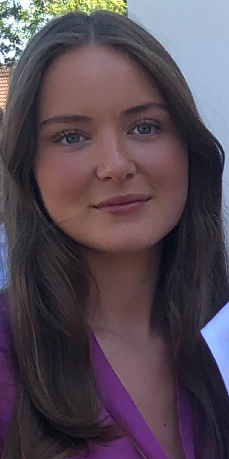 Cayla Mir 22 år