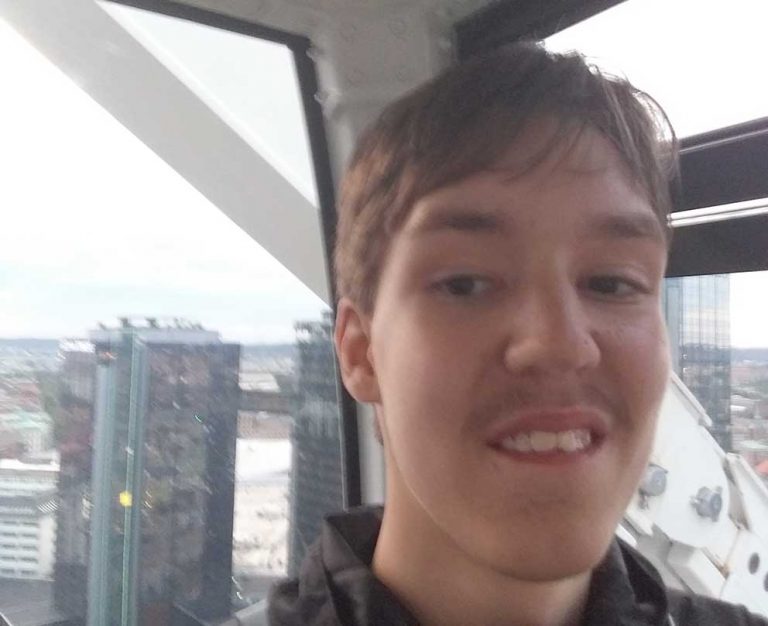 Simon Johansson 18 år