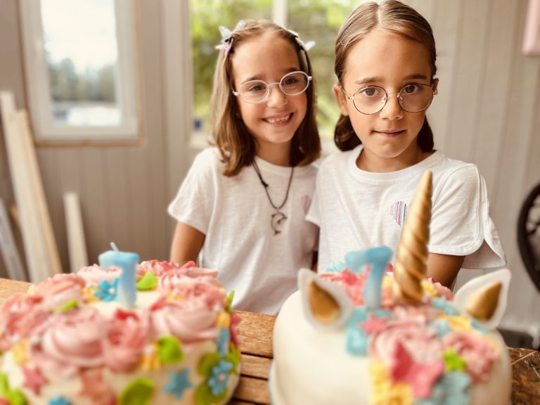 Vanessa och Rebecca 7 år