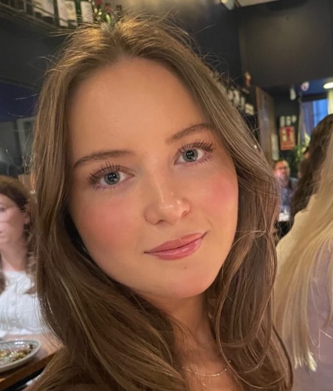 Cayla Mir 21 år